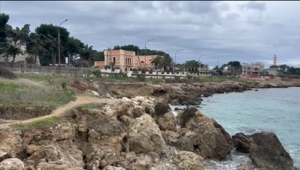 San Vito, il curvone minacciato dal mare
