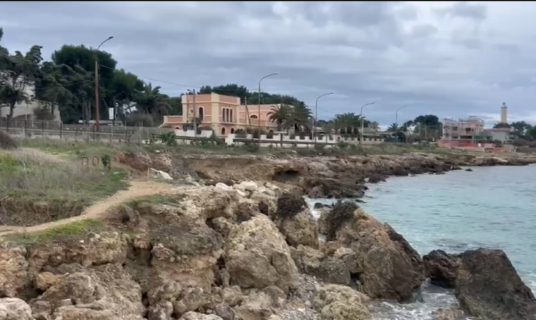 San Vito, il curvone minacciato dal mare