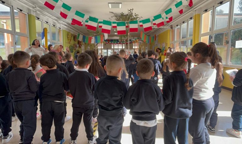 “L’amore mette radici”: 12 nuovi alberi per le scuole di Taranto
