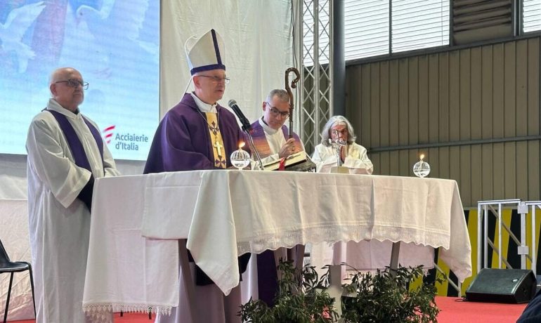 Acciaieria d’Italia non ha permesso all'arcivescovo di celebrare la messa