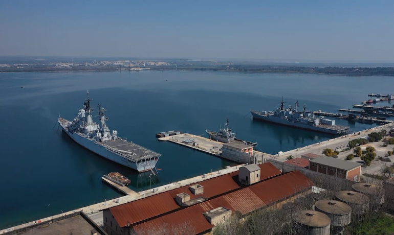 La Garibaldi vola in Indonesia: un pezzo di storia lascia Taranto