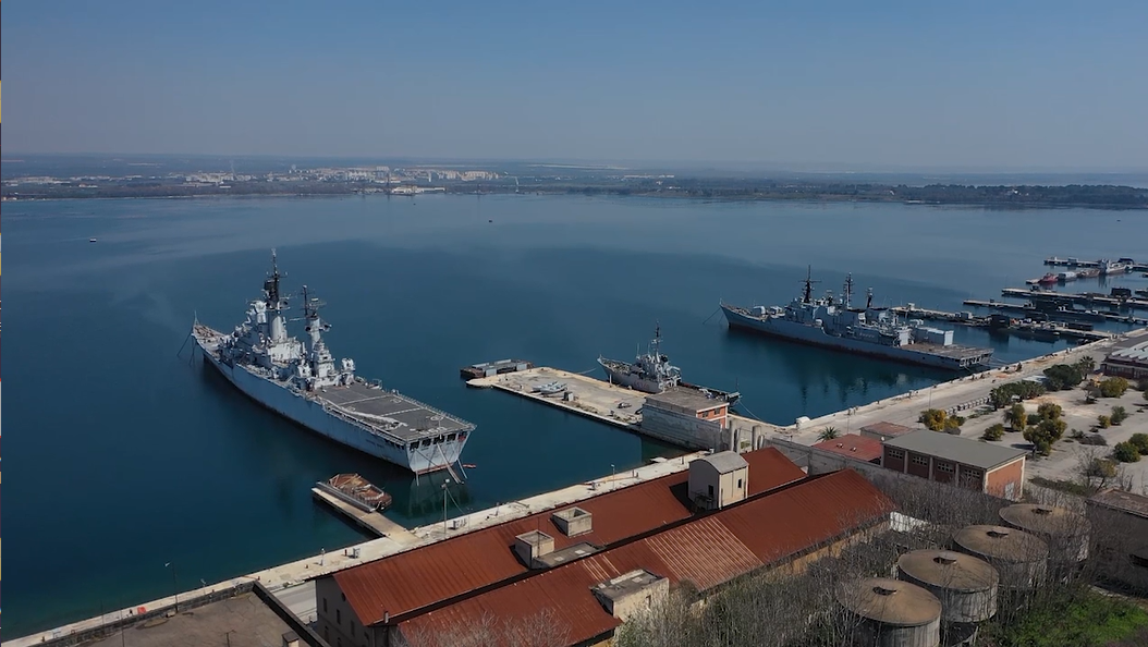 La Garibaldi vola in Indonesia: un pezzo di storia lascia Taranto