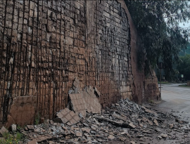 Lo stabilimento cade a pezzi: nuovo crollo in agglomerato