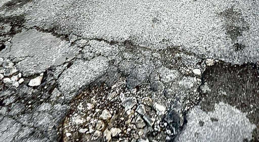 Strade fragili e mezzi pesanti: il nodo sicurezza a Taranto