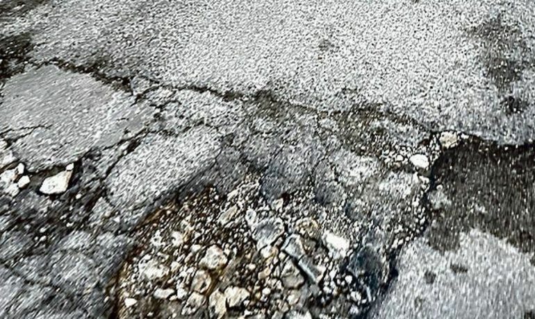 Strade fragili e mezzi pesanti: il nodo sicurezza a Taranto
