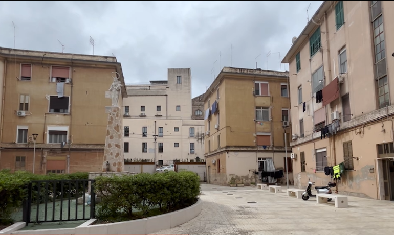 Taranto, sgomberi lampo: il quartiere insorge