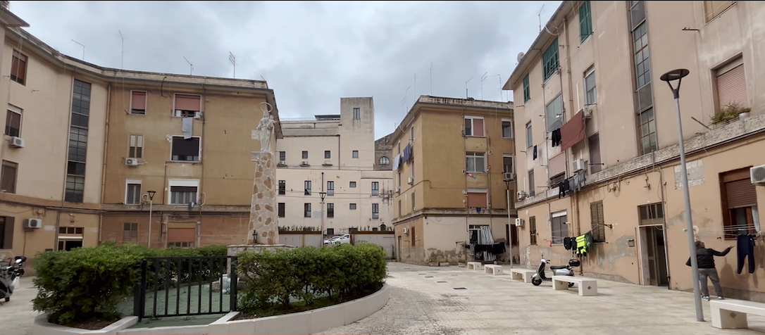 Taranto, sgomberi lampo: il quartiere insorge