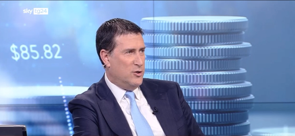 Flacks si presenta come salvatore, ma i dubbi restano