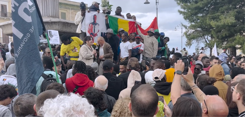 Sako Bakari: la piazza della memoria
