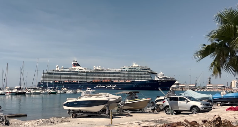 La città di Taranto si colora di Turisti