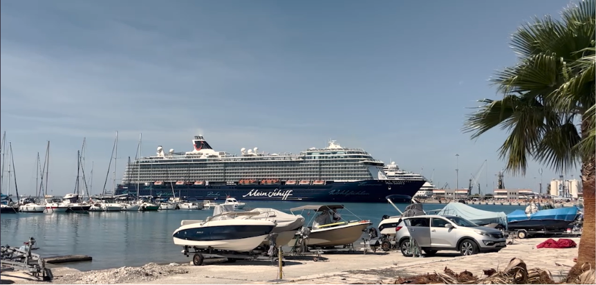La città di Taranto si colora di Turisti