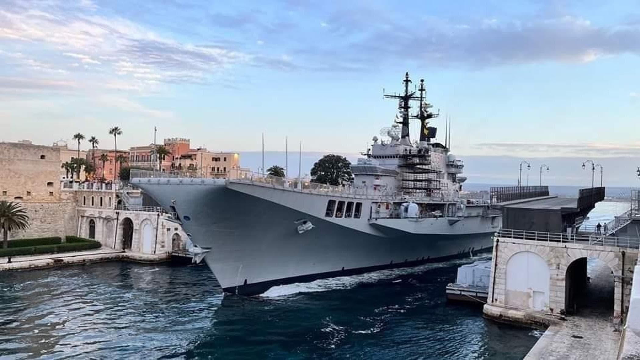 Nave Garibaldi addio