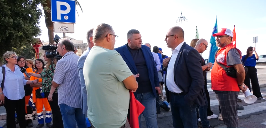 In piazza le ragioni di cinquecento lavoratori